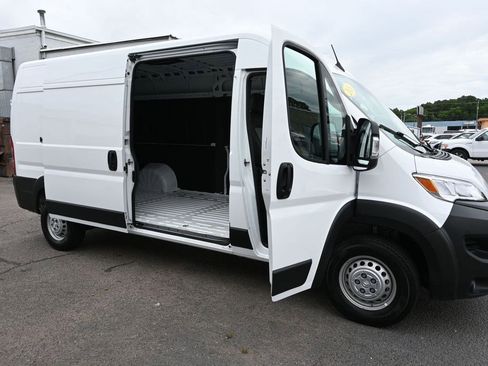 Used 2026 RAM ProMaster 2500 w/ Convenience Group FWD image 10