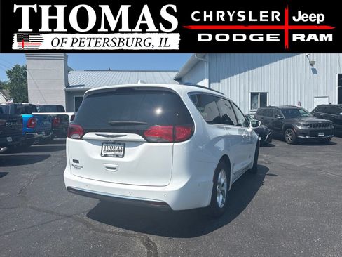 Used 2020 Chrysler Pacifica Touring-L Plus w/ Tire & Wheel Group FWD image 7