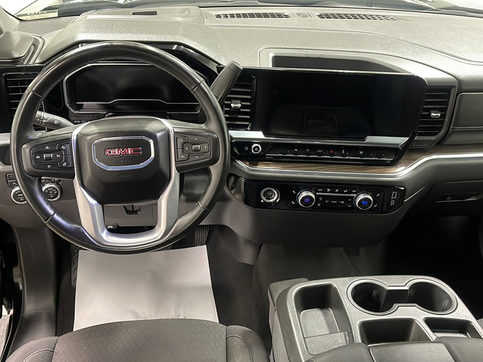 Used 2024 GMC Sierra 1500 Elevation AWD/4WD image 3