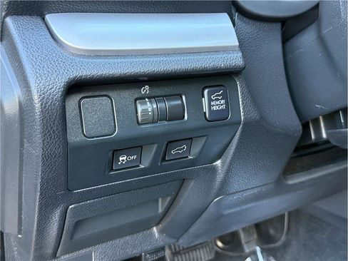Used 2015 Subaru Forester 2.5i Touring w/ Eyesight & Navigation System AWD/4WD image 18