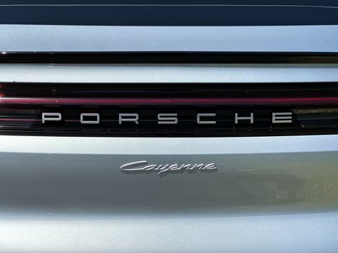 Certified 2025 Porsche Cayenne Coupe AWD/4WD image 33