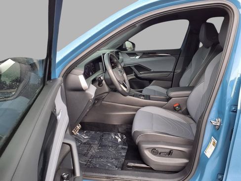 Used 2025 Volkswagen Tiguan SE R-Line AWD/4WD image 24