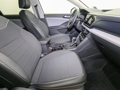 Certified 2023 Volkswagen Taos SE w/ Panoramic Sunroof Package AWD/4WD image 20