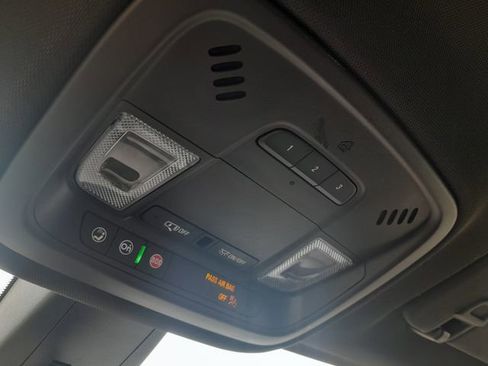 Used 2022 Chevrolet Traverse RS AWD/4WD image 29