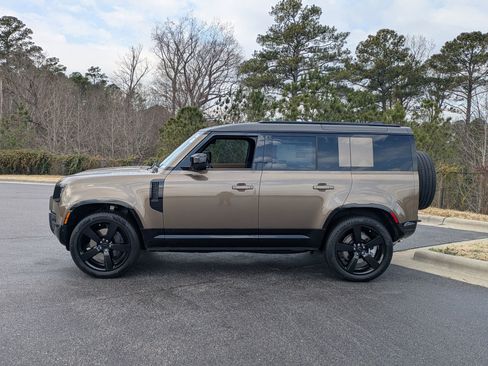 New 2026 Land Rover Defender 110 X-Dynamic SE image 8