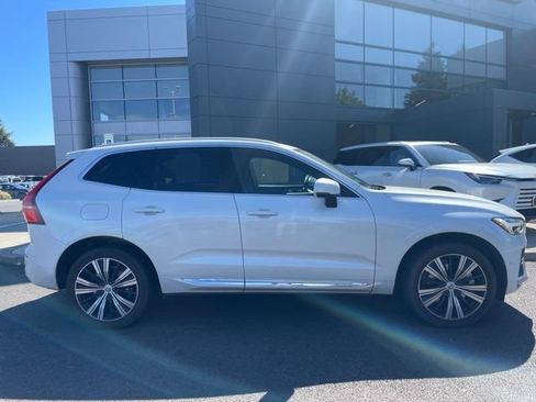 Used 2022 Volvo XC60 T8 Inscription w/ Advanced Package AWD/4WD image 3