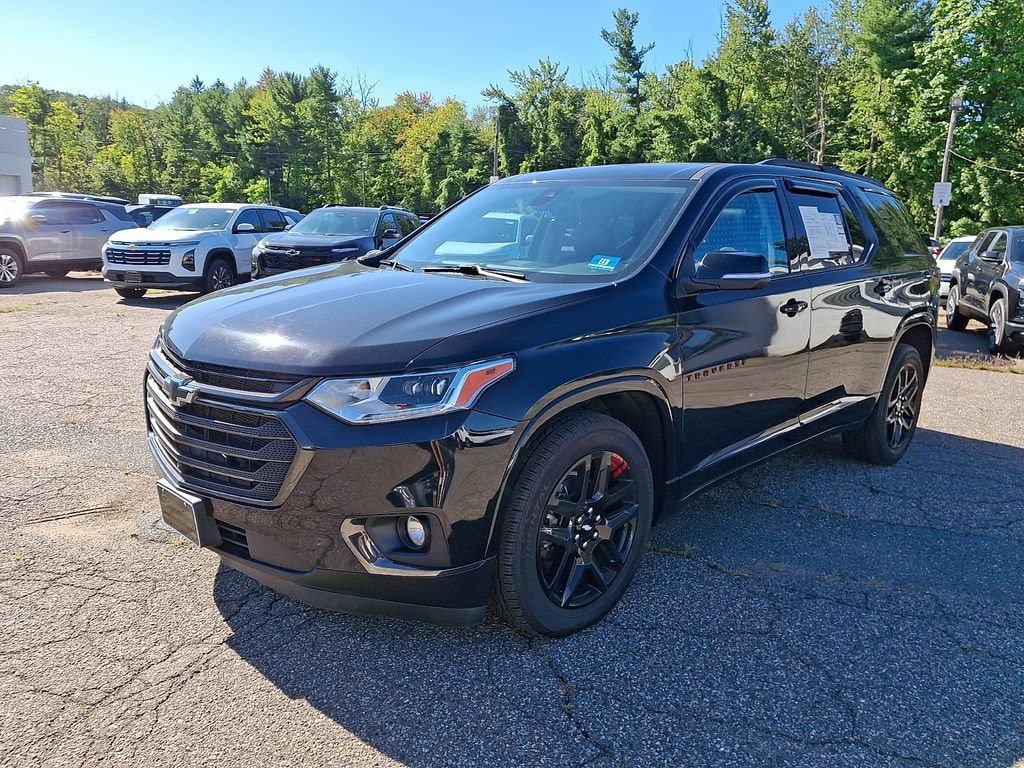 Used 2021 Chevrolet Traverse Premier w/ Redline Edition AWD/4WD image 3