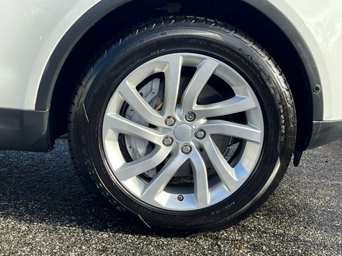 Used 2018 Land Rover Discovery HSE image 34