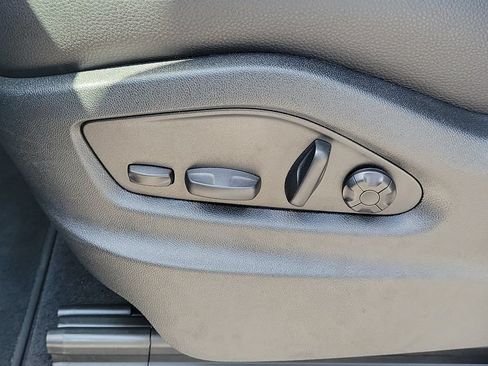 Certified 2025 Porsche Cayenne AWD/4WD image 28