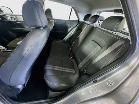 Used 2025 Hyundai Venue SEL FWD image 28