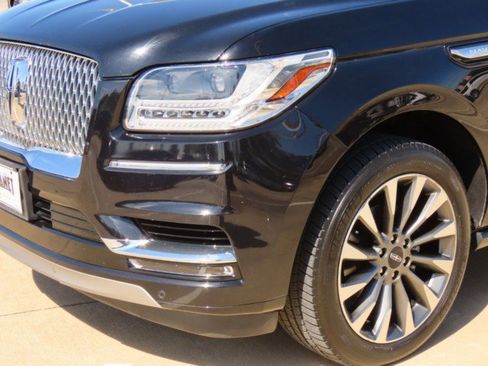 Used 2019 Lincoln Navigator Select image 3