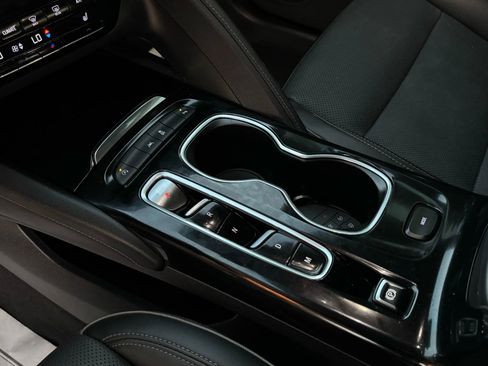 Used 2022 Buick Envision Essence w/ Technology Package I image 24