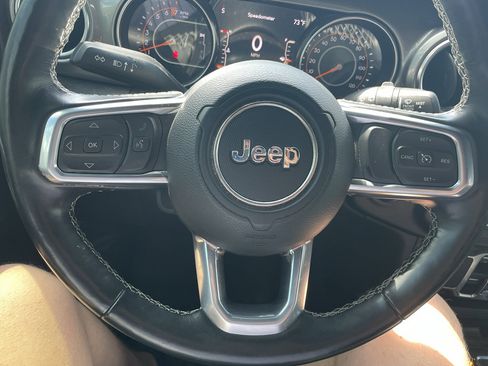 Used 2022 Jeep Wrangler Unlimited Sahara w/ Cold Weather Group AWD/4WD image 18