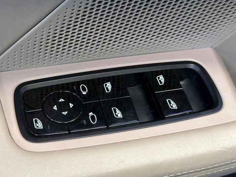 Used 2021 Porsche Taycan 4S image 11