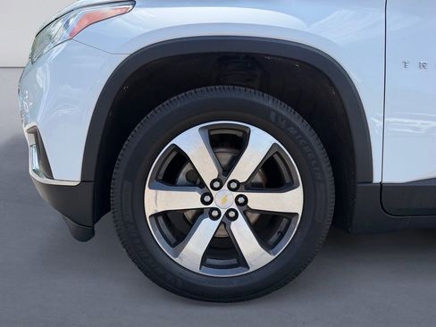 Used 2018 Chevrolet Traverse LT FWD image 9