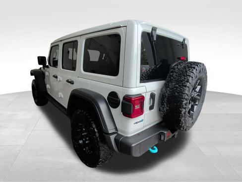Used 2024 Jeep Wrangler Unlimited AWD/4WD image 3