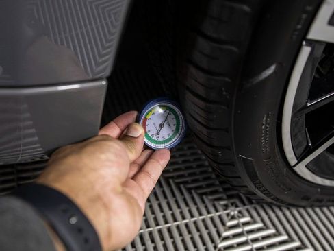 Used 2022 BMW 530e w/ Premium Package image 46