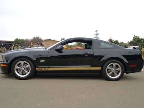 Used 2006 Ford Mustang GT Premium image 19