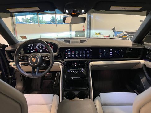 Used 2024 Porsche Panamera 4 image 31