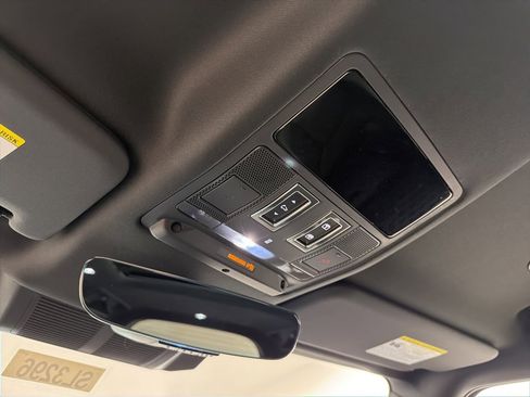 New 2026 Land Rover Defender 110 X-Dynamic SE image 18