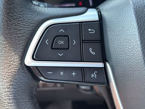 Used 2023 Toyota Sienna XLE FWD image 16