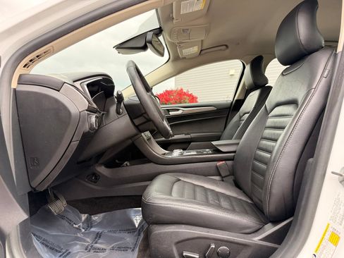 Used 2017 Ford Fusion SE w/ Equipment Group 602A FWD image 13
