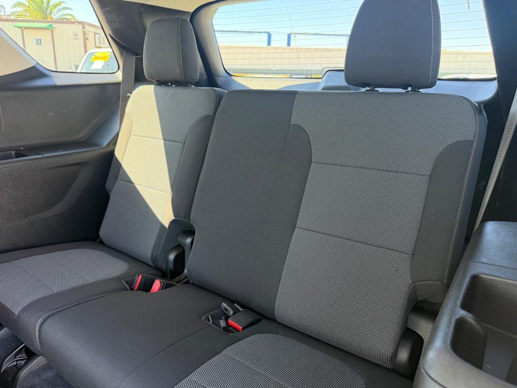 Used 2021 Chevrolet Traverse LS FWD image 39