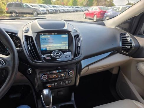 Used 2019 Ford Escape Titanium image 16