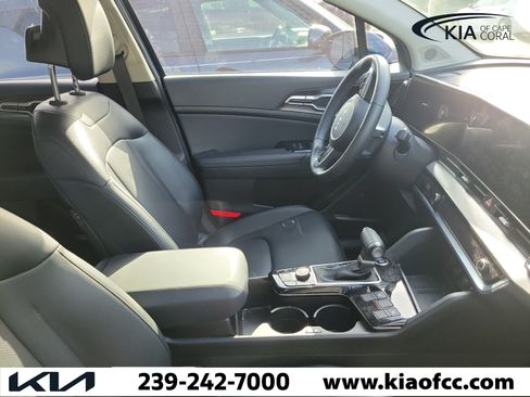 Certified 2025 Kia Sportage EX FWD image 9