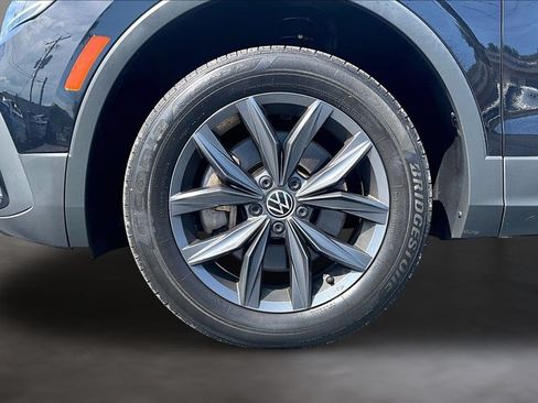 Used 2022 Volkswagen Tiguan SE AWD/4WD image 9