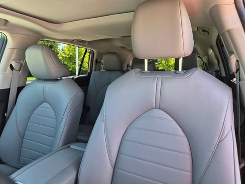 Used 2024 Toyota Highlander XLE AWD/4WD image 15