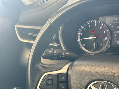 Used 2022 Toyota Highlander XLE image 29