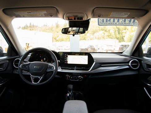 New 2026 Chevrolet Trax ACTIV w/ Driver Confidence Package FWD image 14