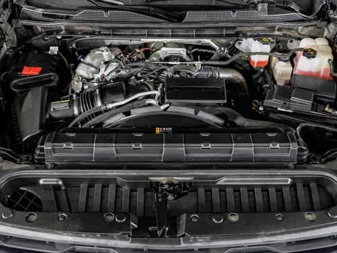Used 2024 Chevrolet Silverado 2500 LT AWD/4WD image 46