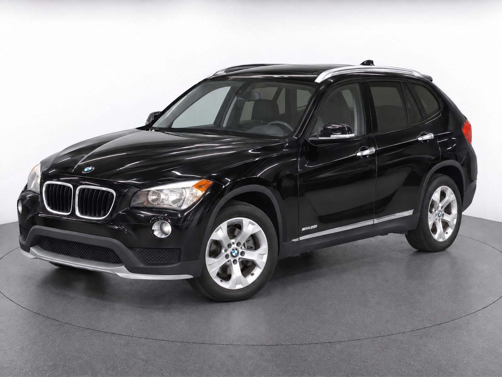 Used 2015 BMW X1 sDrive28i RWD image 2
