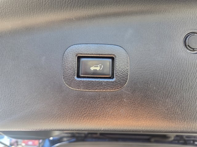 Used 2019 Nissan Armada Platinum w/ Captain's Chairs Package RWD image 16