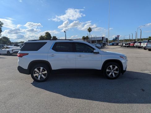 Used 2020 Chevrolet Traverse LT w/ LT Premium Package image 3