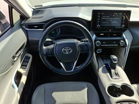 Used 2021 Toyota Venza XLE w/ Softex Package image 2