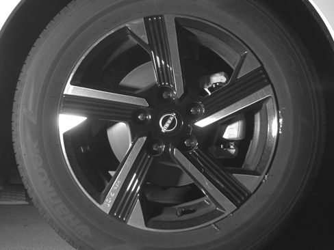 Used 2025 Nissan Sentra SV FWD image 13