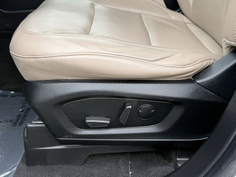 Used 2021 Ford Explorer XLT w/ Equipment Group 202A AWD/4WD image 12