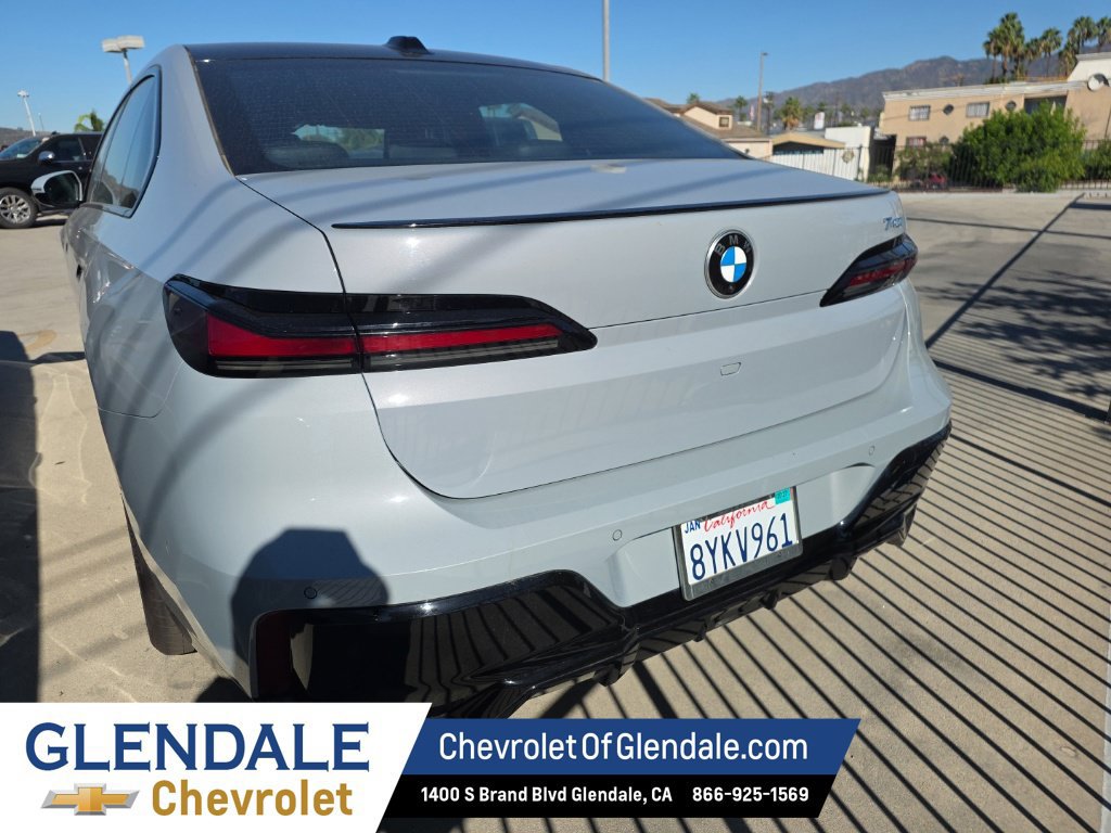 Used 2023 BMW 740i w/ Parking Assistance Package RWD image 4