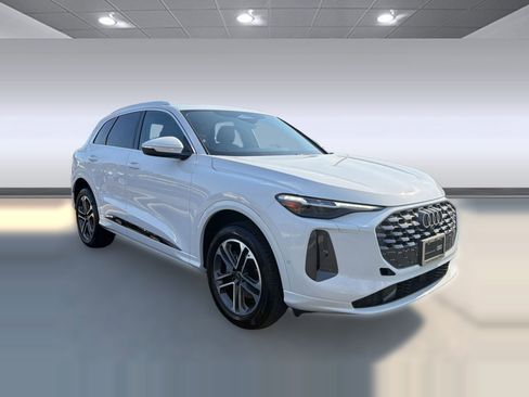 Used 2025 Audi Q5 Premium Plus w/ Premium Plus AWD/4WD image 6
