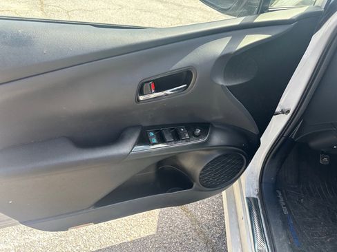 Used 2021 Toyota Prius Prime XLE FWD image 12
