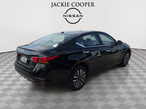 Used 2025 Nissan Altima 2.5 SV AWD/4WD image 5