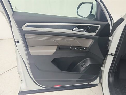 Used 2022 Volkswagen Atlas Cross Sport SEL R-Line image 27