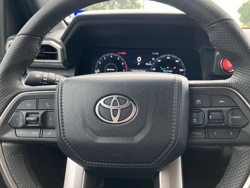 Used 2025 Toyota Tacoma TRD Off-Road AWD/4WD image 19