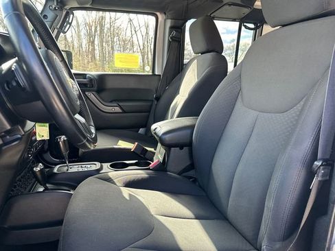 Used 2016 Jeep Wrangler Unlimited Sport image 33