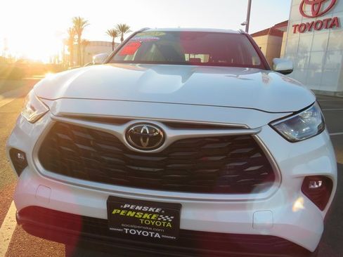 Certified 2023 Toyota Highlander XLE image 5