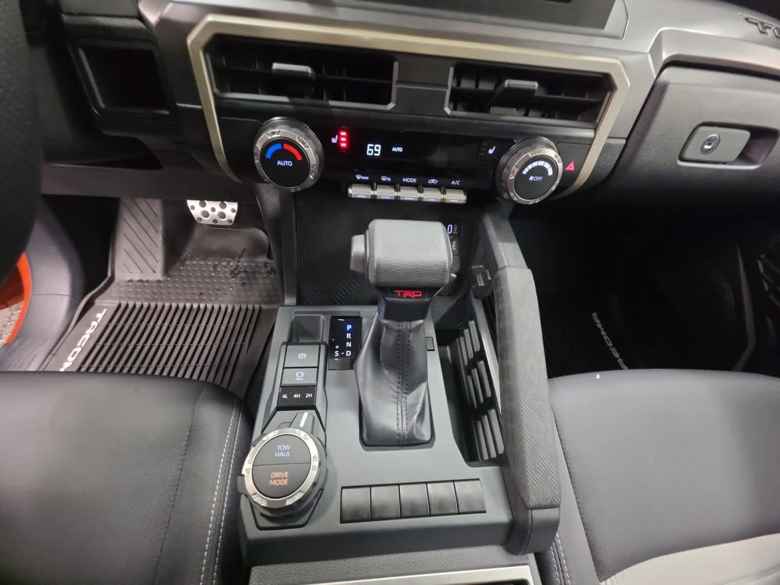 Used 2025 Toyota Tacoma TRD Sport AWD/4WD image 16