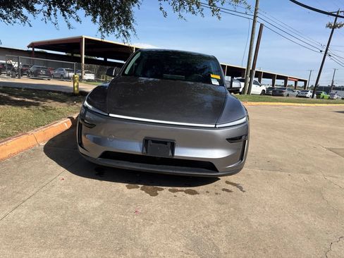 Used 2026 Tesla Model Y Long Range AWD/4WD image 2